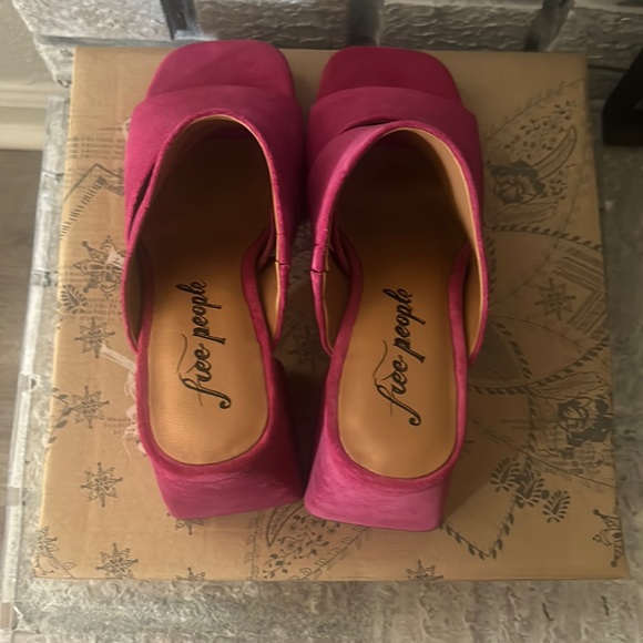 Brand New in Box (NIB) Free People Love is Everywhere Platform Heel - Picture 7 of 9